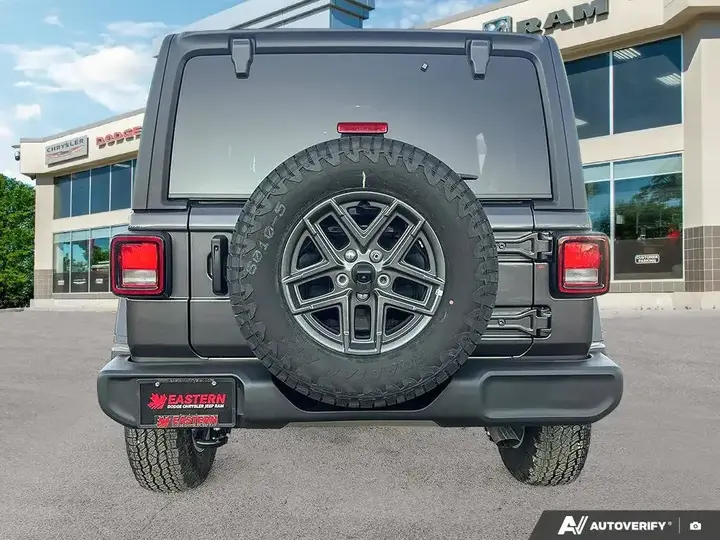 Jeep Wrangler 2026 photo 4