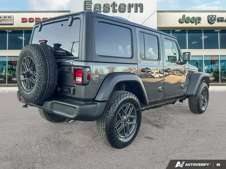 Jeep Wrangler 2026 photo 5