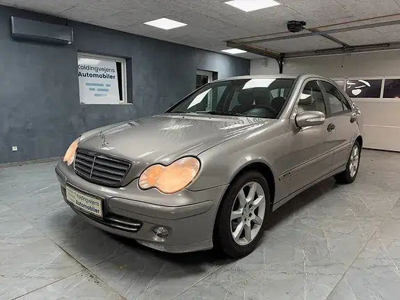 Mercedes-Benz C 220 2005 photo 2