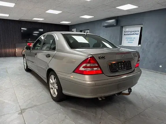 Mercedes-Benz C 220 2005 photo 3