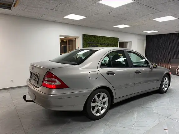 Mercedes-Benz C 220 2005 photo 4