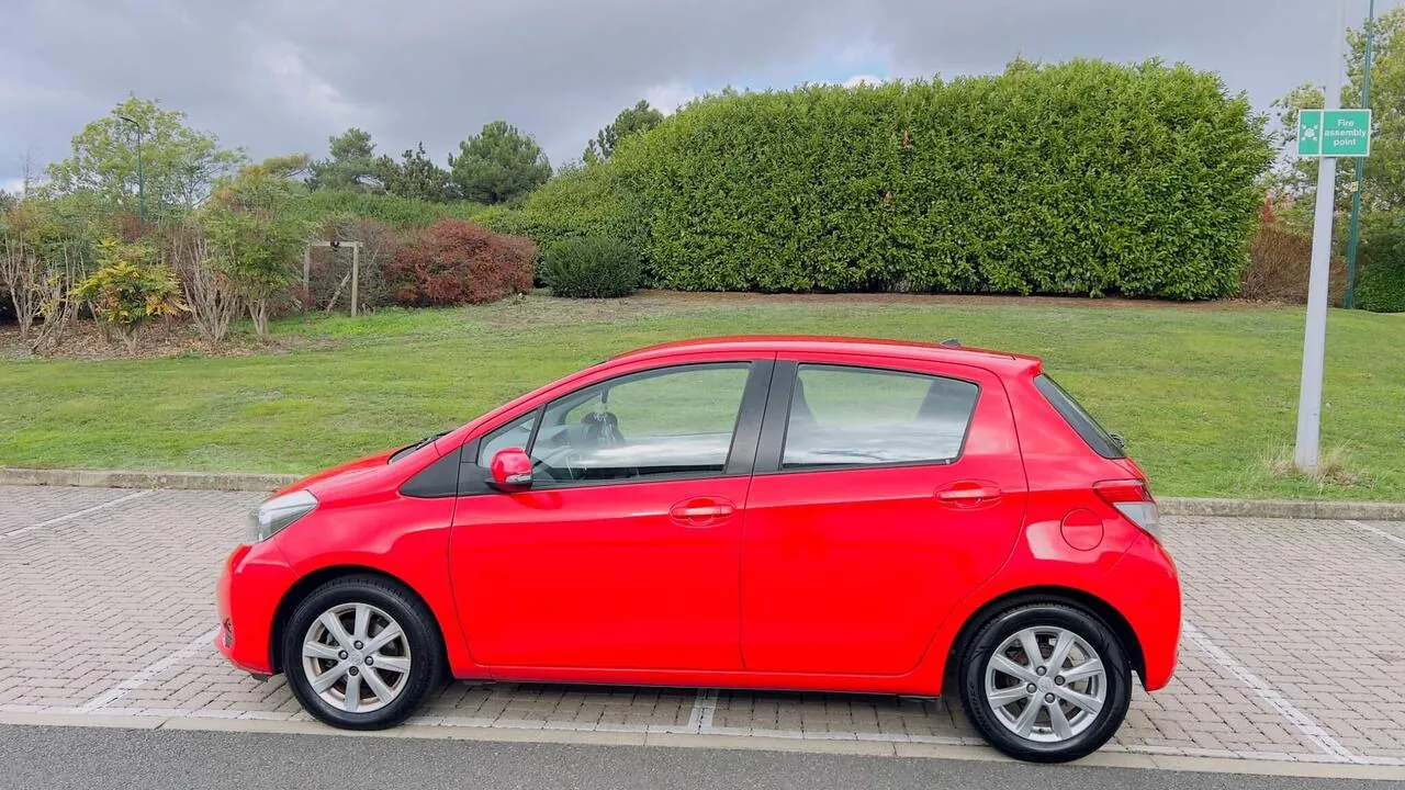 Toyota Yaris 2012 photo 3