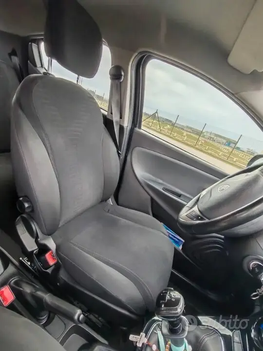 Lancia Ypsilon