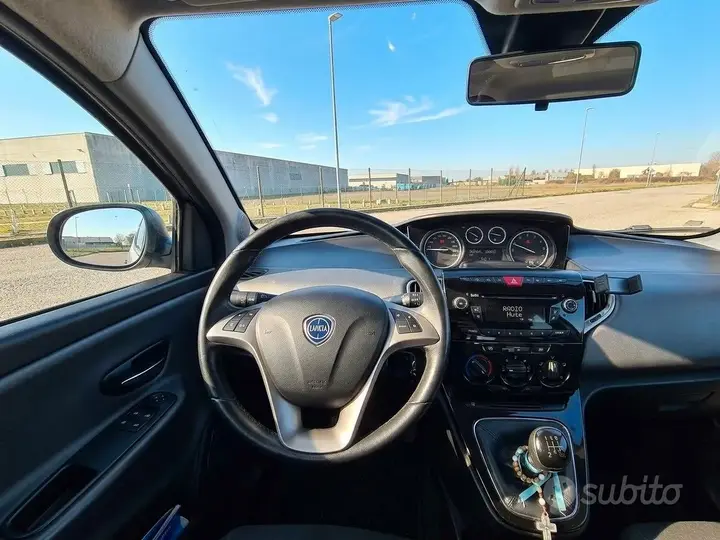 Lancia Ypsilon 2015 photo 4
