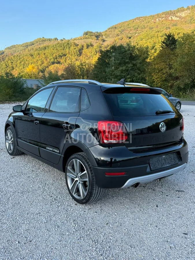 Volkswagen Cross Polo 2011 photo 3