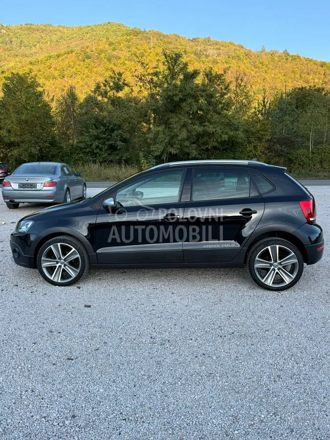 Volkswagen Cross Polo 2011 photo 2