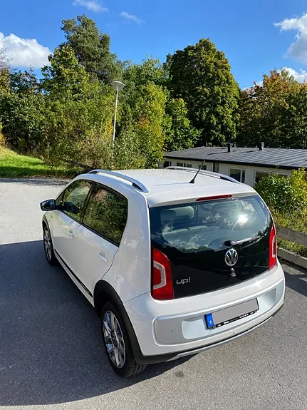 Volkswagen Up! Cross 2014 photo 2