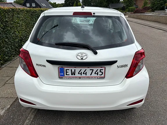 Toyota Yaris 2013 photo 3