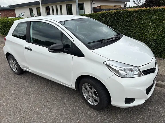 Toyota Yaris 2013 photo 4