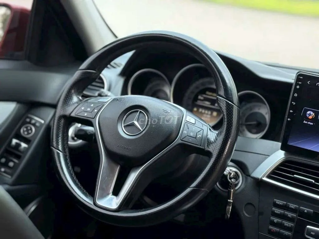 Mercedes-Benz C-Class 2013 photo 4