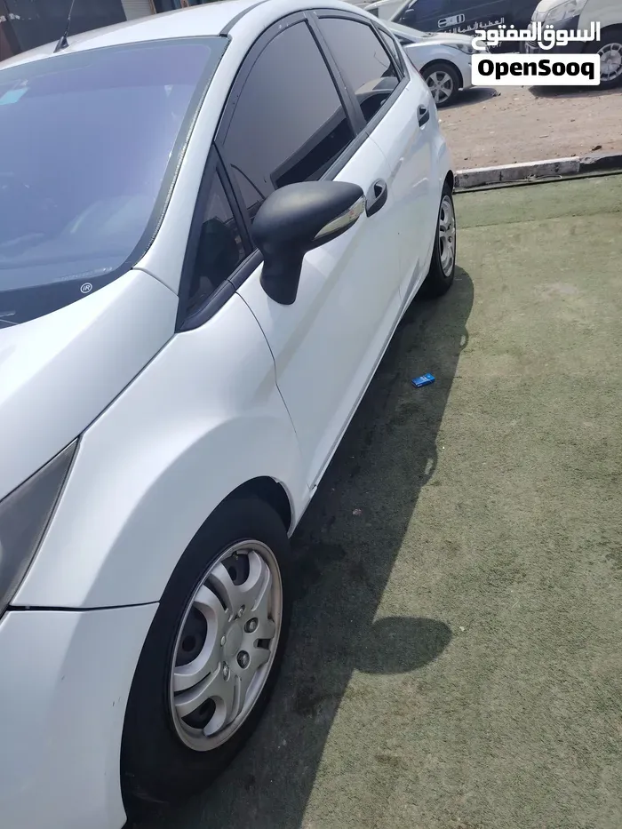 Ford Fiesta 2012 photo 3