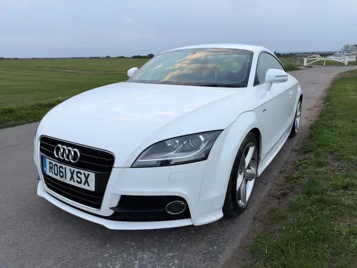 Audi Tt 2011 photo 2