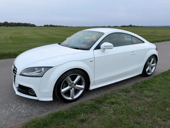 Audi Tt 2011 photo 5