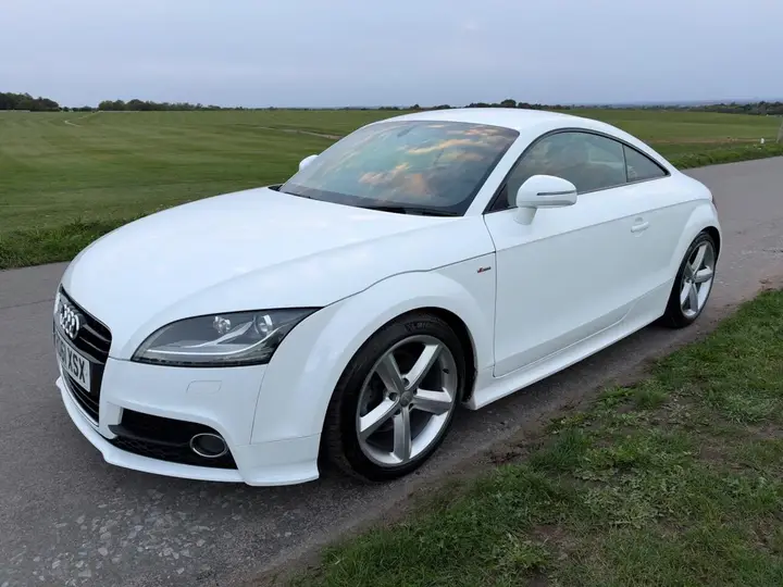 Audi Tt 2011 photo 4