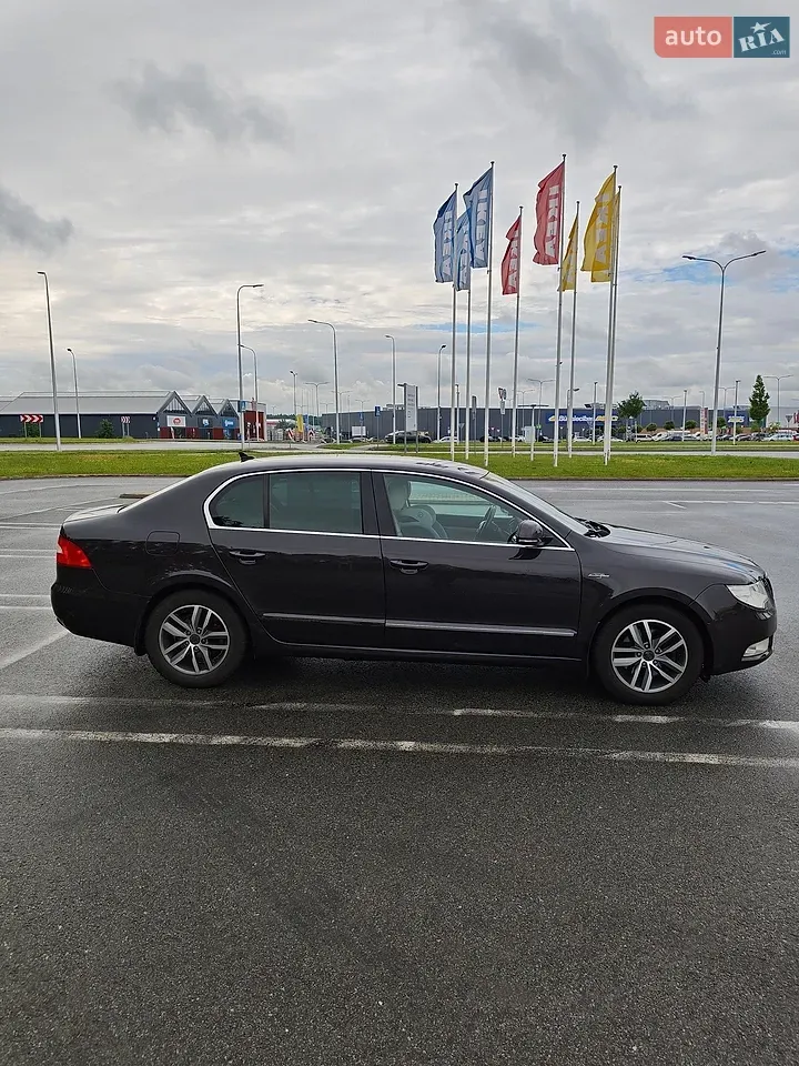 Skoda Superb 2010 photo 5
