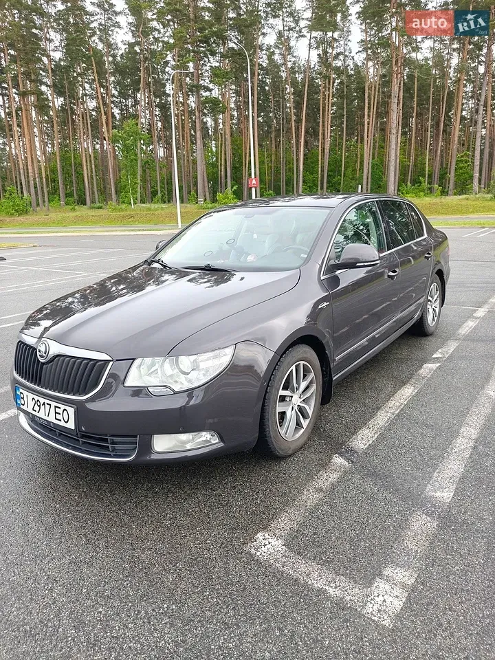 Skoda Superb 2010 photo 2