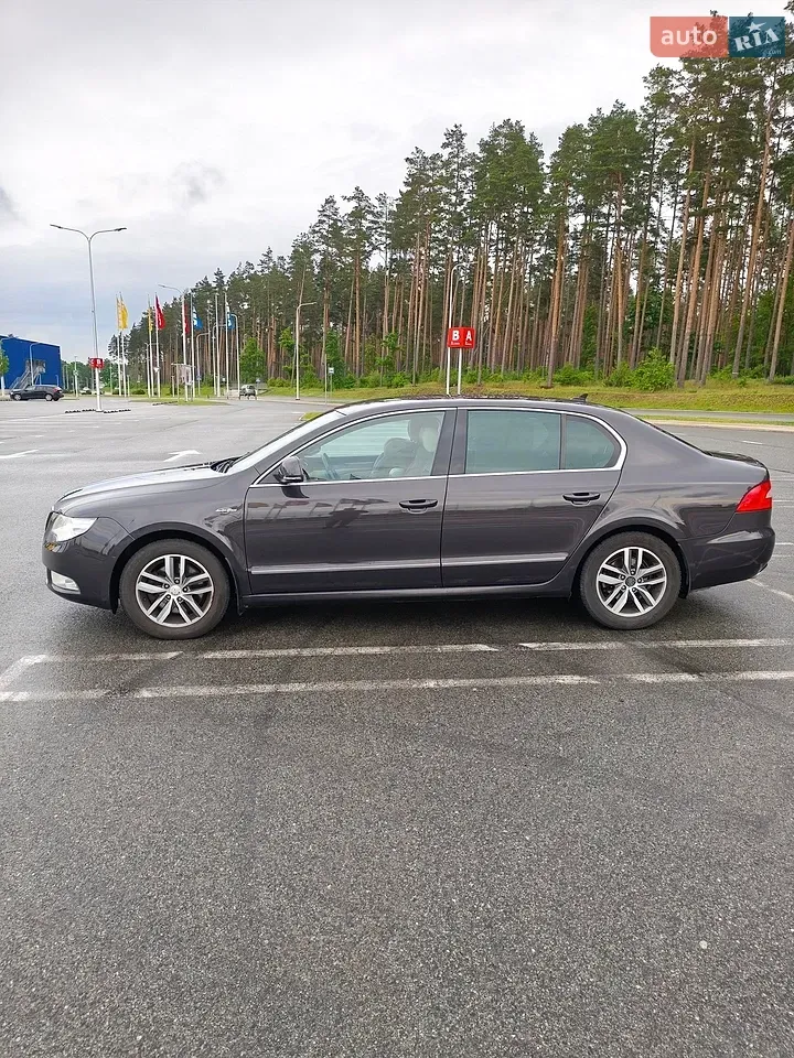 Skoda Superb 2010 photo 4