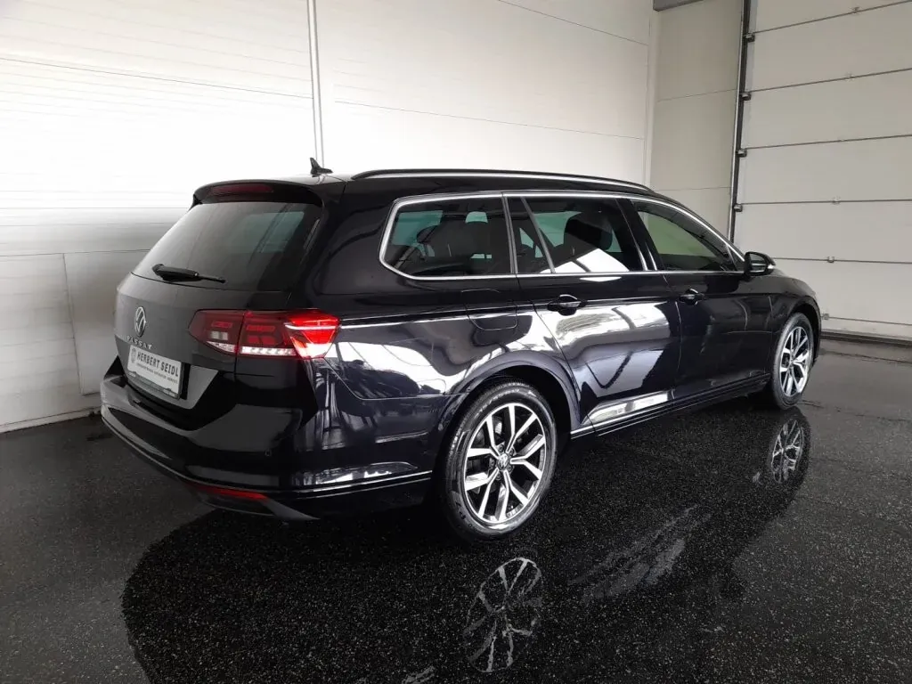 Volkswagen Passat 2021 photo 2