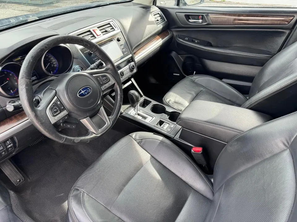 Subaru Outback 2017 photo 2