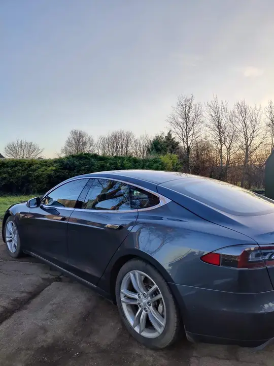 Tesla Model S 2015 photo 5