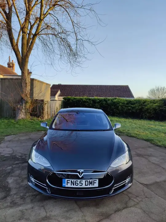 Tesla Model S 2015 photo 2