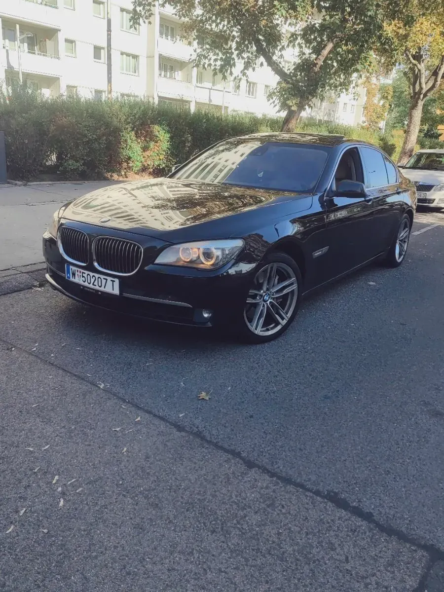 BMW 7 Series 2012 photo 3