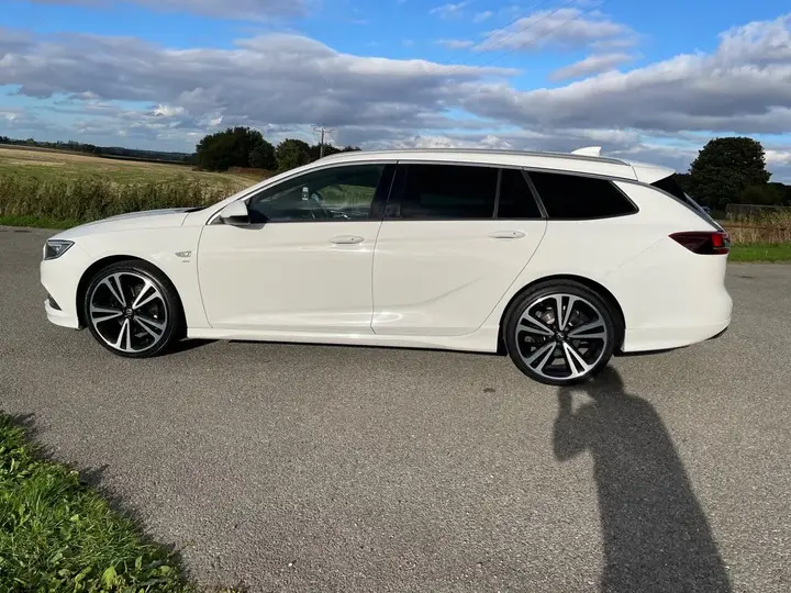 Vauxhall Insignia 2017 photo 2