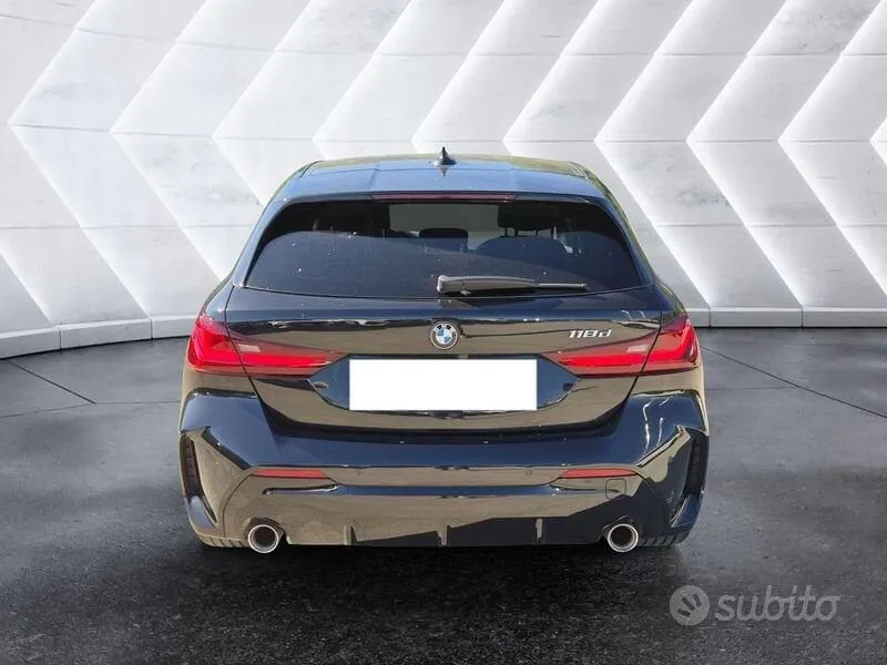 BMW 1 Series 2024 photo 3