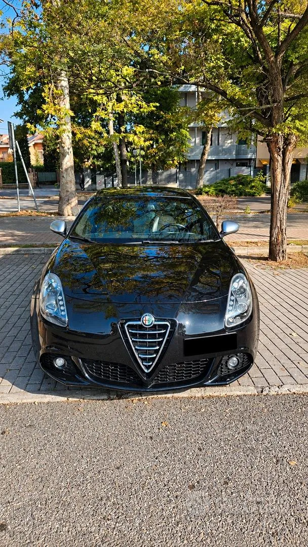 Alfa Romeo Giulietta 2011 photo 2