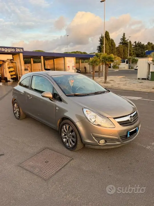 Opel Corsa 2011 photo 2