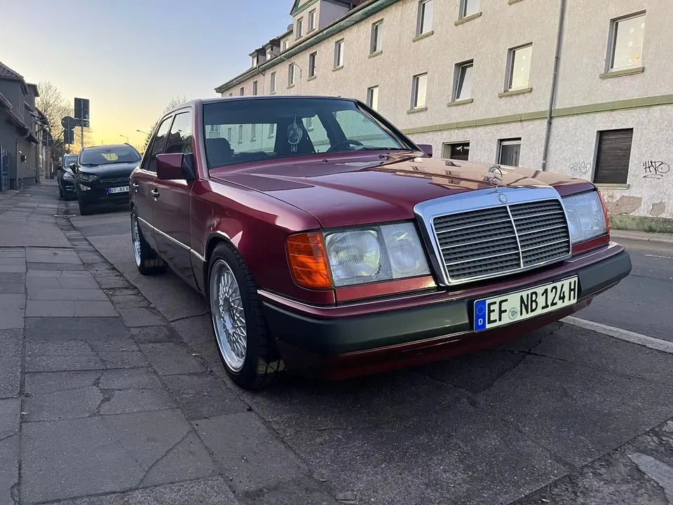 Mercedes-Benz 230 E