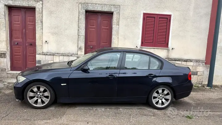 BMW E90 2006 photo 2