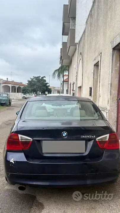 BMW E90 2006 photo 3