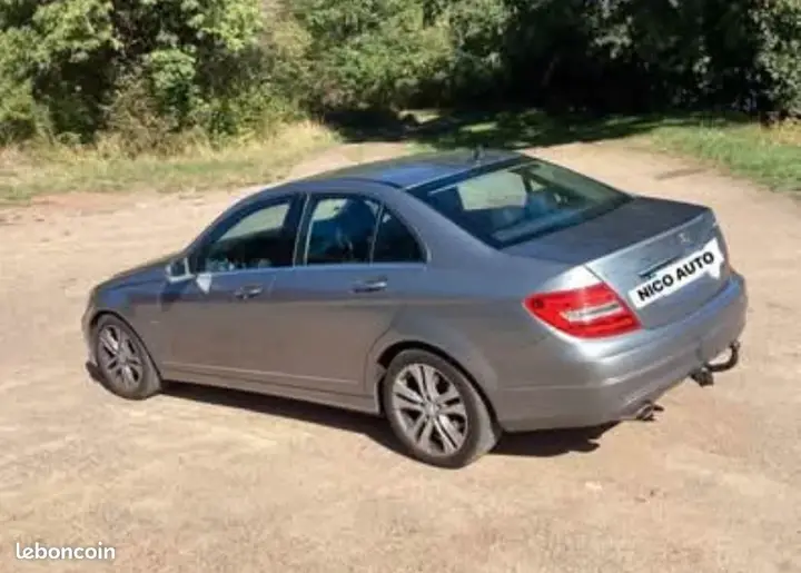 Mercedes-Benz C-Class 2011 photo 3