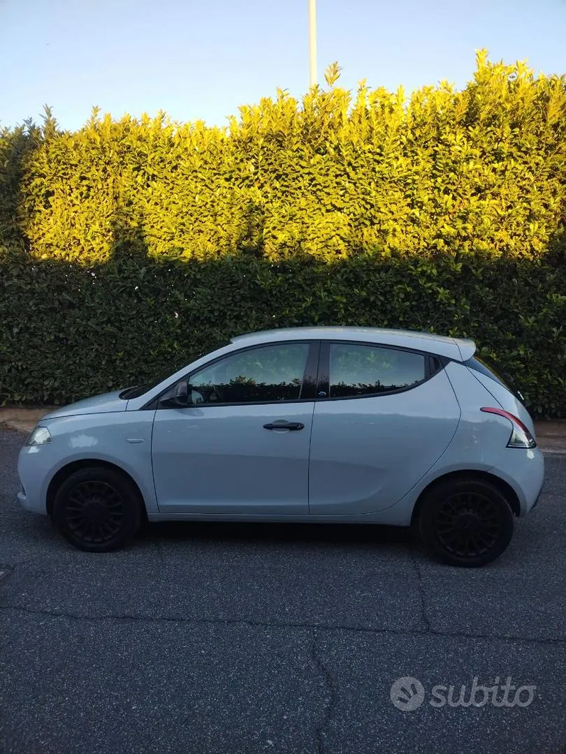 Lancia Ypsilon 2019 photo 2