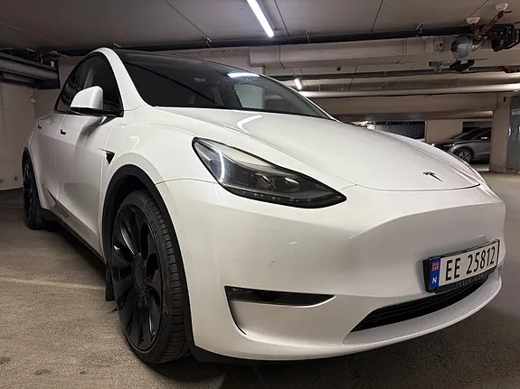 Tesla Model Y 2022 photo 2