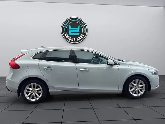 Volvo V40 2013 photo 2