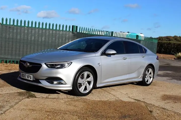 Vauxhall Insignia 2017 photo 2