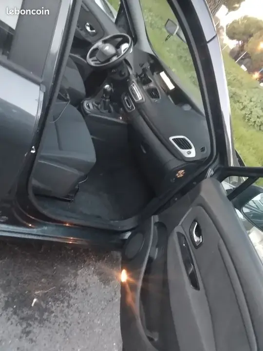 Renault Megane 2009 photo 2