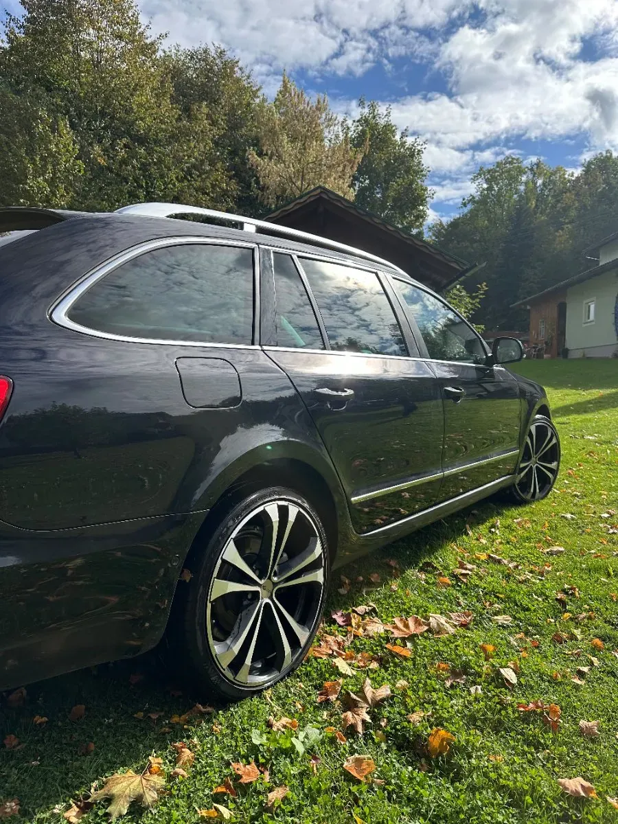Skoda Superb 2013 photo 2