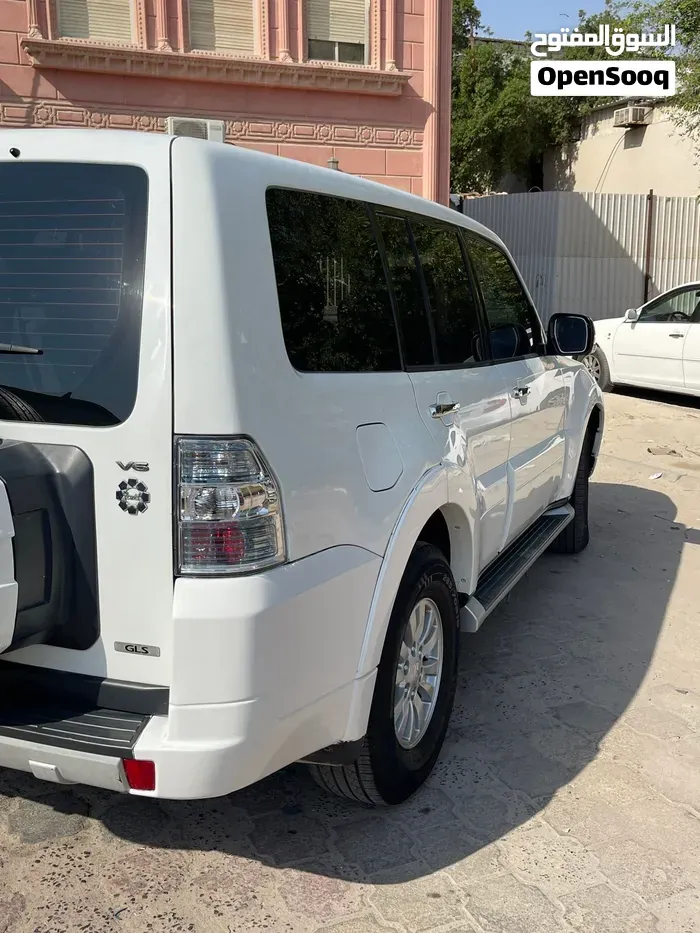 Mitsubishi Pajero 2012 photo 3