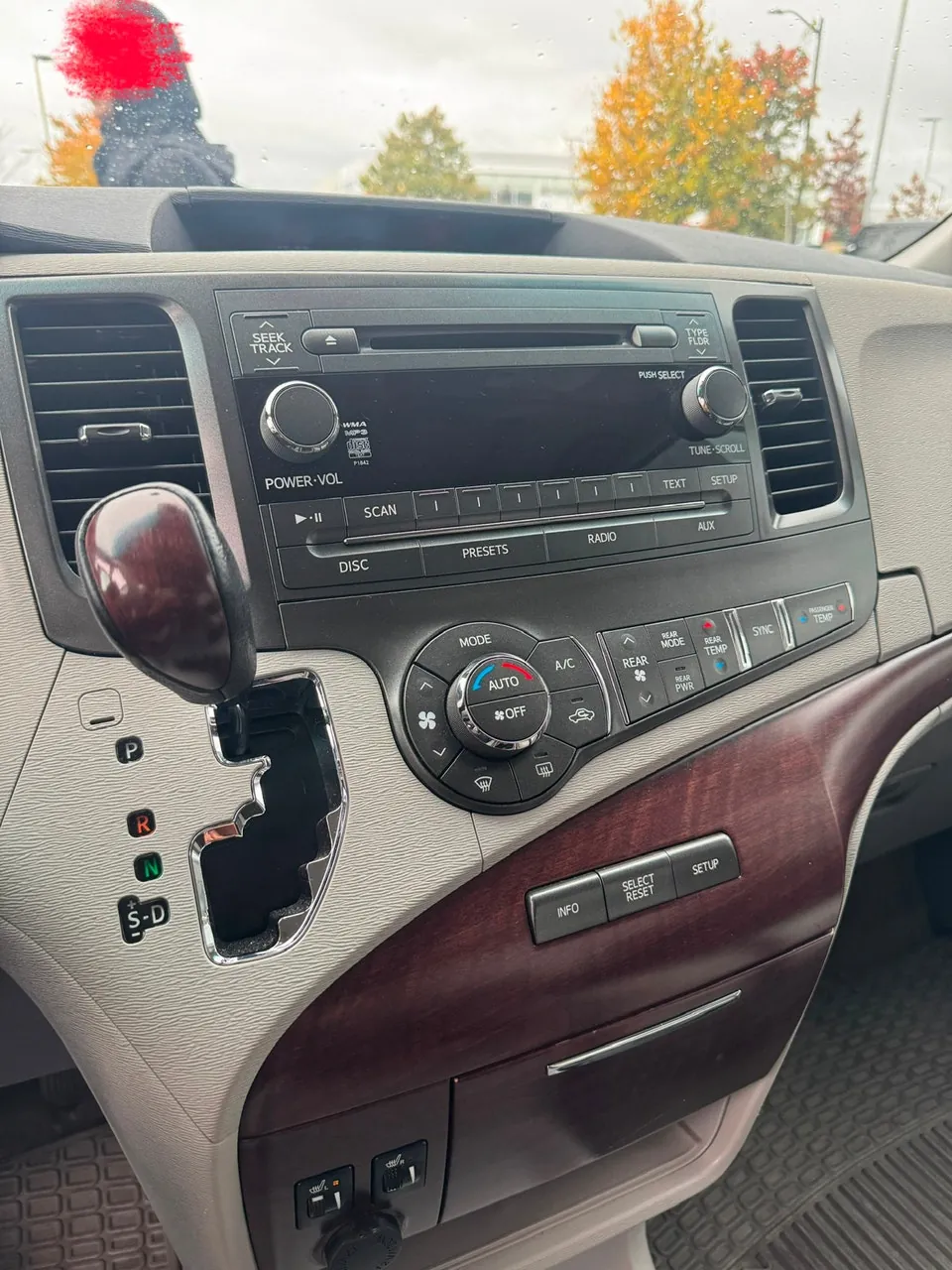 Toyota Sienna 2012 photo 4