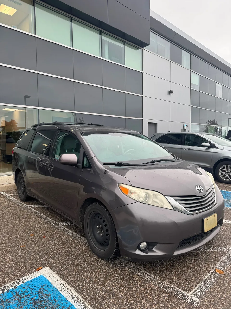 Toyota Sienna 2012 photo 2