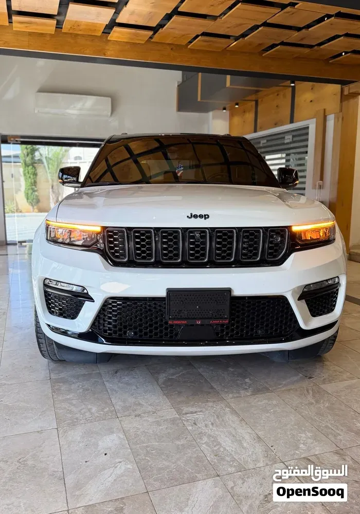 Jeep Grand Cherokee 2023 photo 2