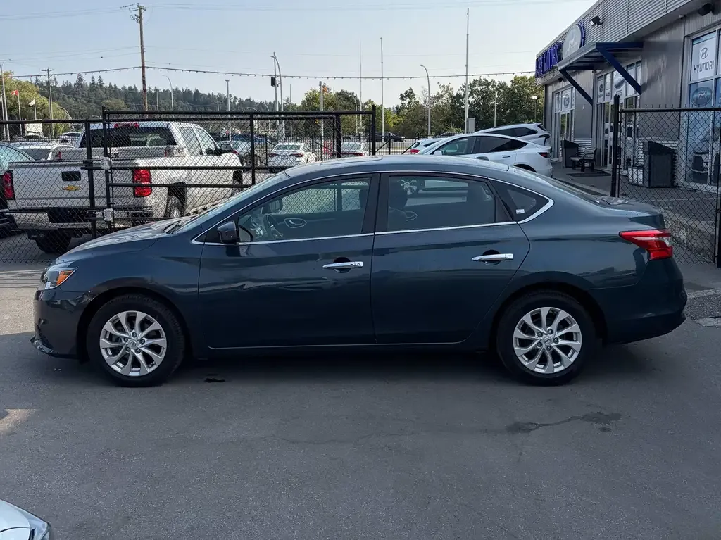 Nissan Sentra 2018 photo 2