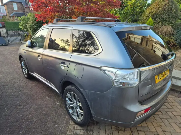 Mitsubishi Outlander 2015 photo 2