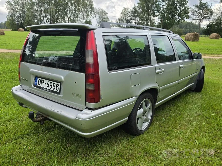 Volvo V70 1999 photo 2