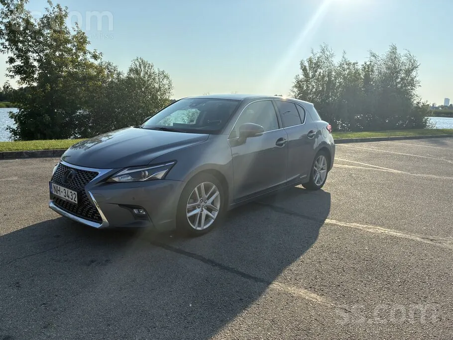 Lexus Ct200H 2021 photo 2