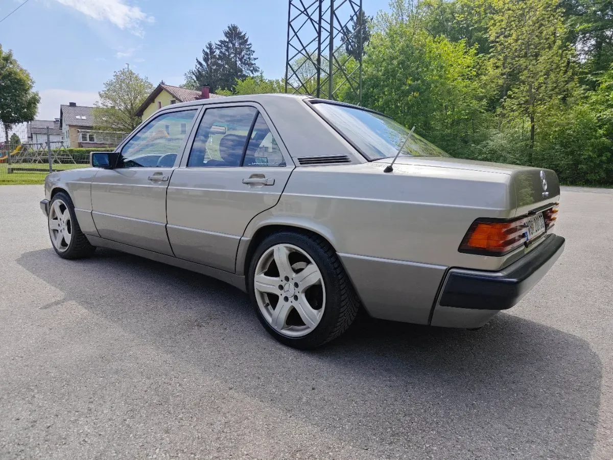 Mercedes-Benz 190 1989 photo 3