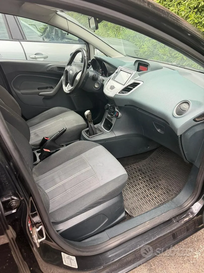 Ford Fiesta 2010 photo 4
